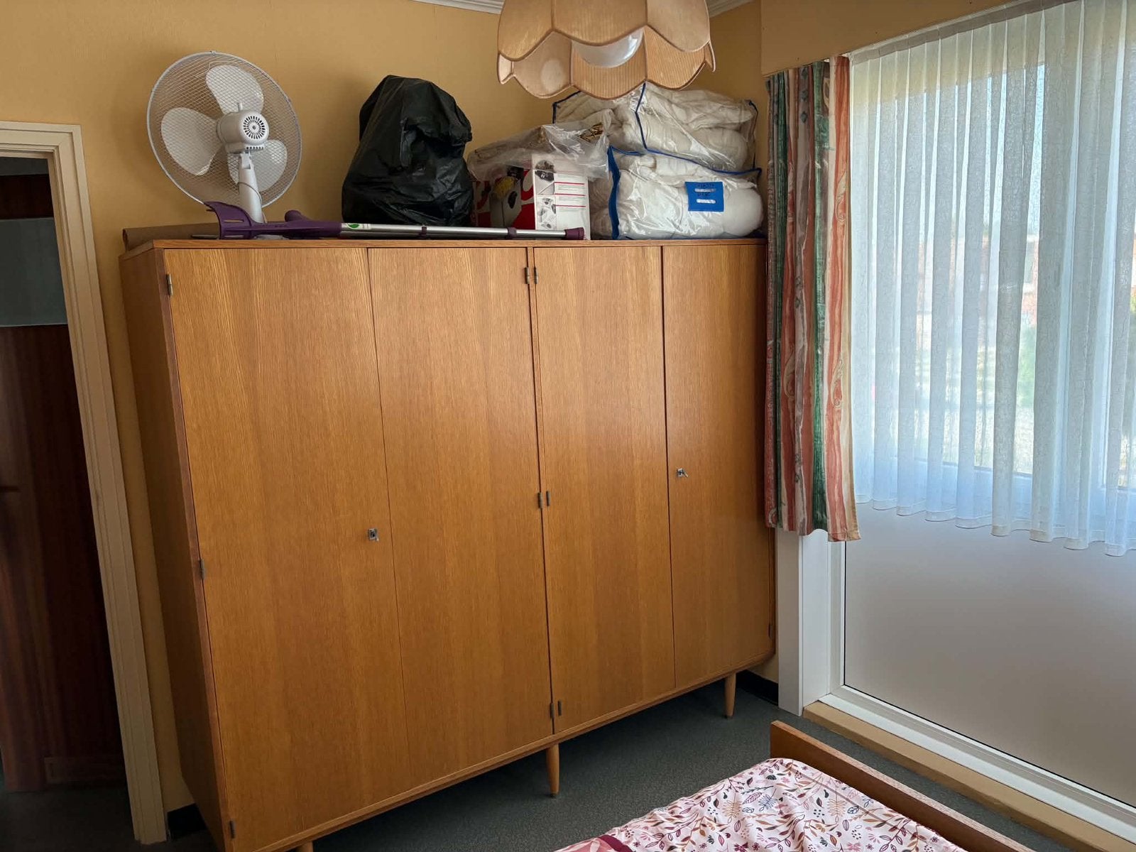 Kast en bed gratis, Ophalen, Zo goed als nieuw