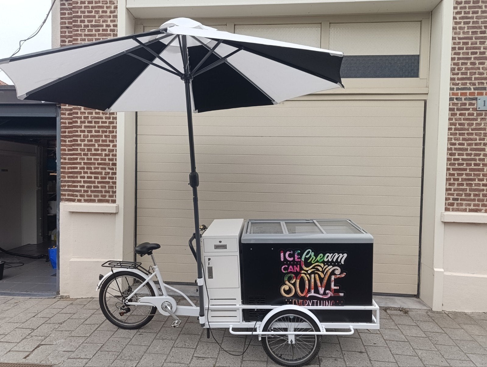 ijs fietskar met parasol en ledverlichting op de parasol, Tuin en Terras, Ophalen, Zo goed als nieuw