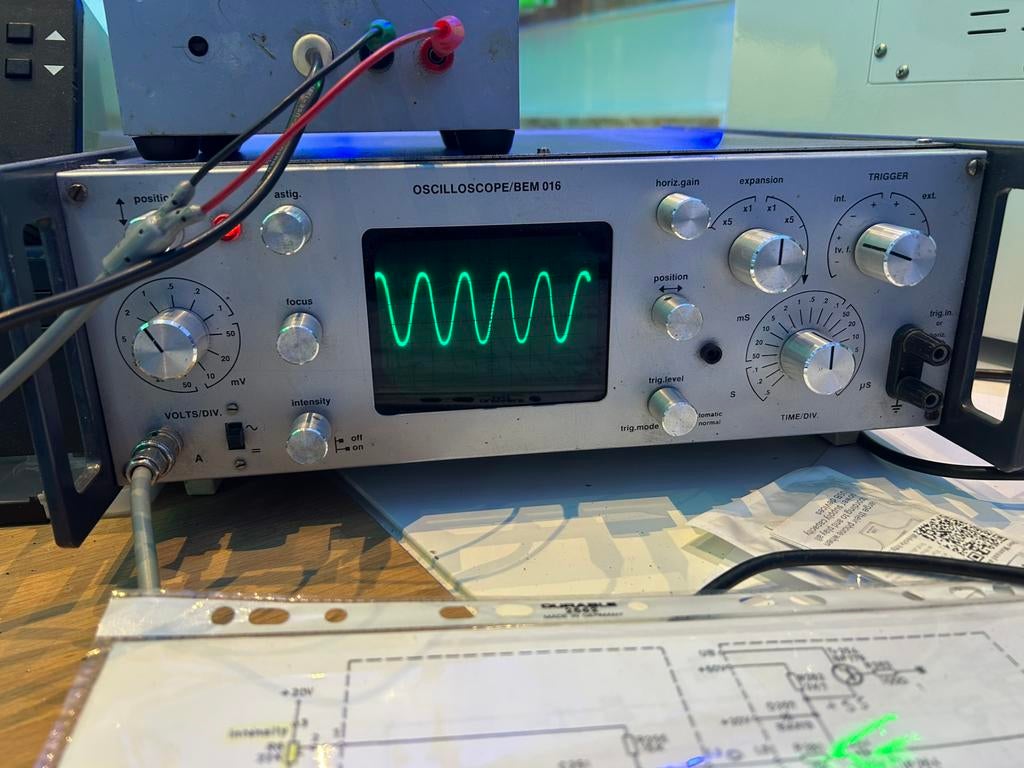 Oscilloscope BEM 016 + Générateur 1khz 1v, Enlèvement ou Envoi, Utilisé, Émetteur et Récepteur