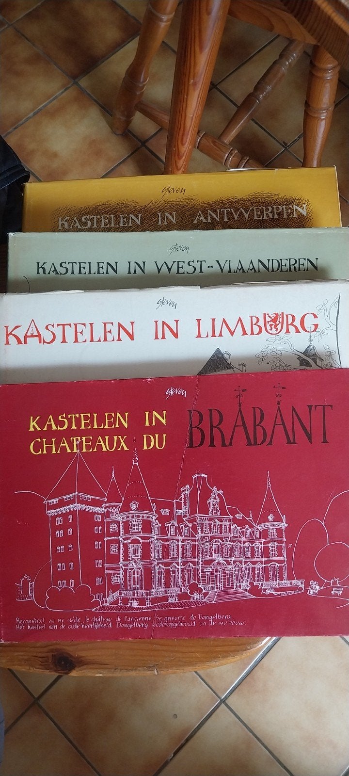 4 boeken over kastelen in België, Ophalen