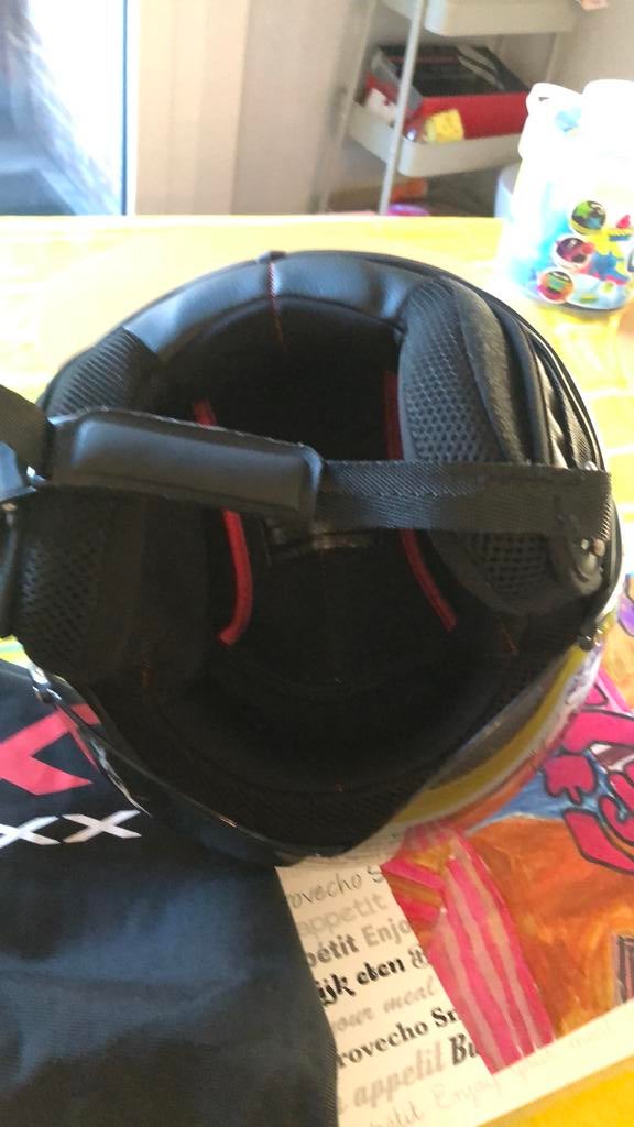Kinderhelm, Fietsen en Brommers, Brommerhelmen, Ophalen, Zo goed als nieuw