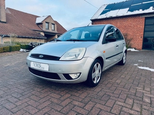 Ford Fiesta 1.4 Essence * Garantie * Clima * Attelage, 144 g/km, Argent ou Gris, https://public.car-pass.be/vhr/3f407b04-a161-454e-8537-3f332db6193b
