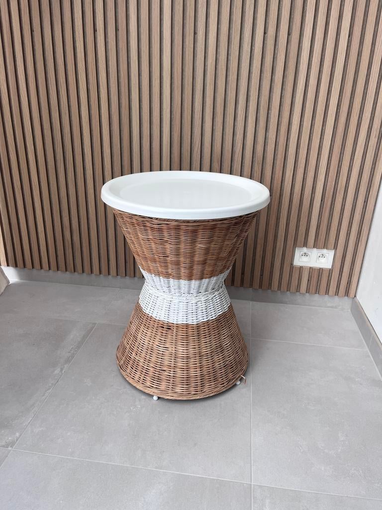 Rotan bijzettafeltje, Ophalen, Zo goed als nieuw