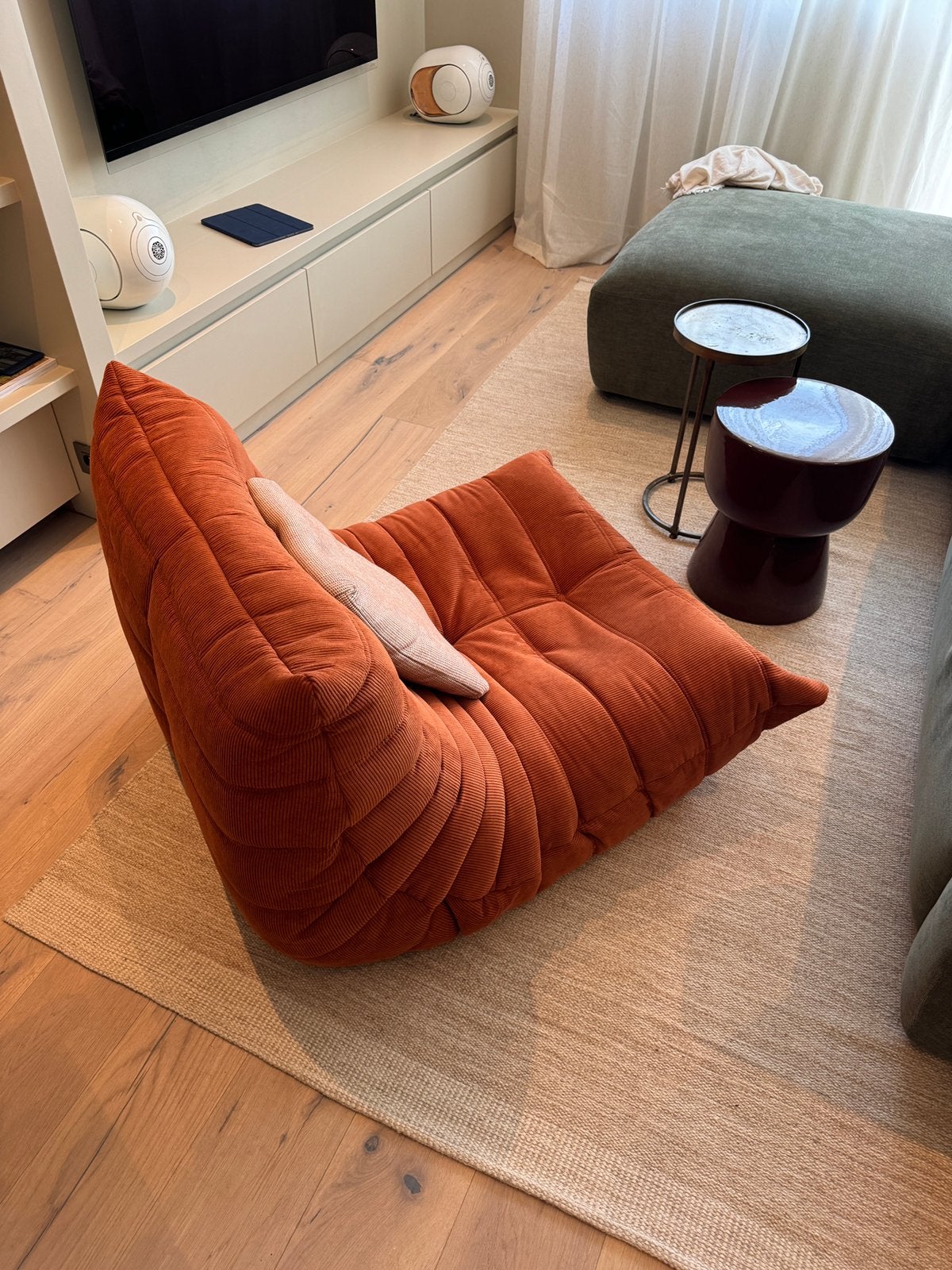 Ligne Roset Togo Eenzit - Ribcord Roestbruin, Huis en Inrichting, Zetels | Zetels en Chaises Longues, Nieuw, Eenpersoons, Minder dan 150 cm