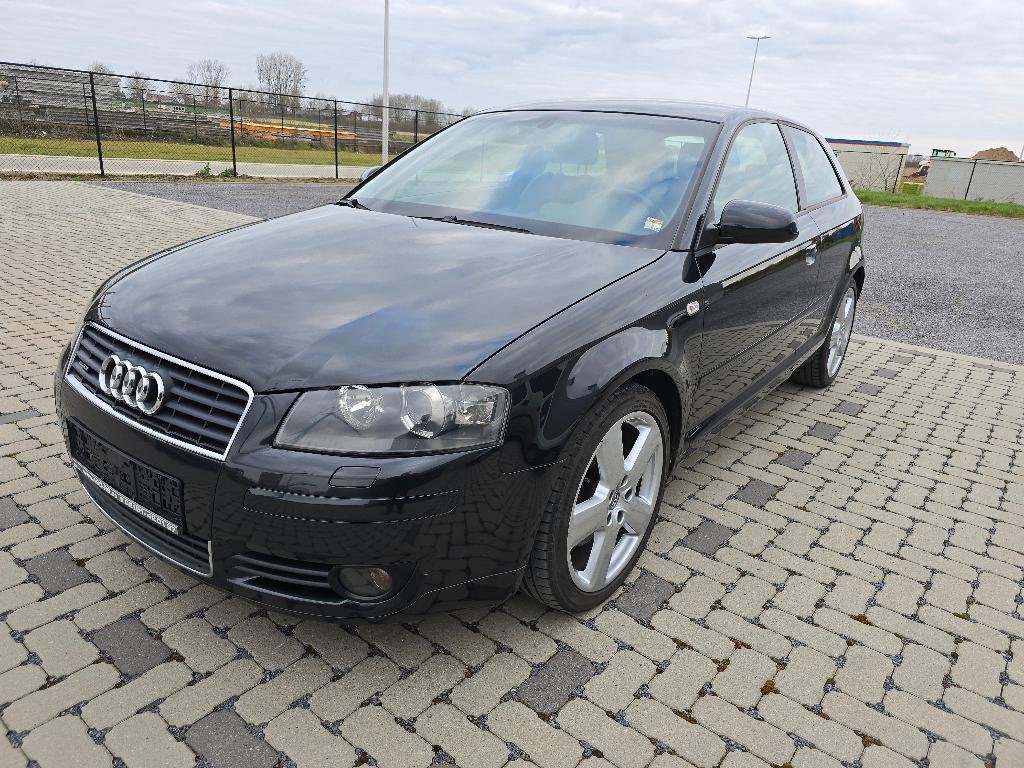Audi A3 2.0 Quattro 200PK, Auto's, Audi, Bedrijf, A3, Benzine, Coupé, 3 deurs, Handgeschakeld, Zwart, Grijs, Stof, Vierwielaandrijving
