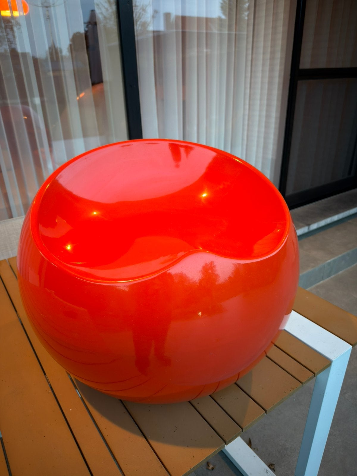 Chaise de bal rouge orange, Maison & Meubles, Enlèvement, Utilisé, Space Age