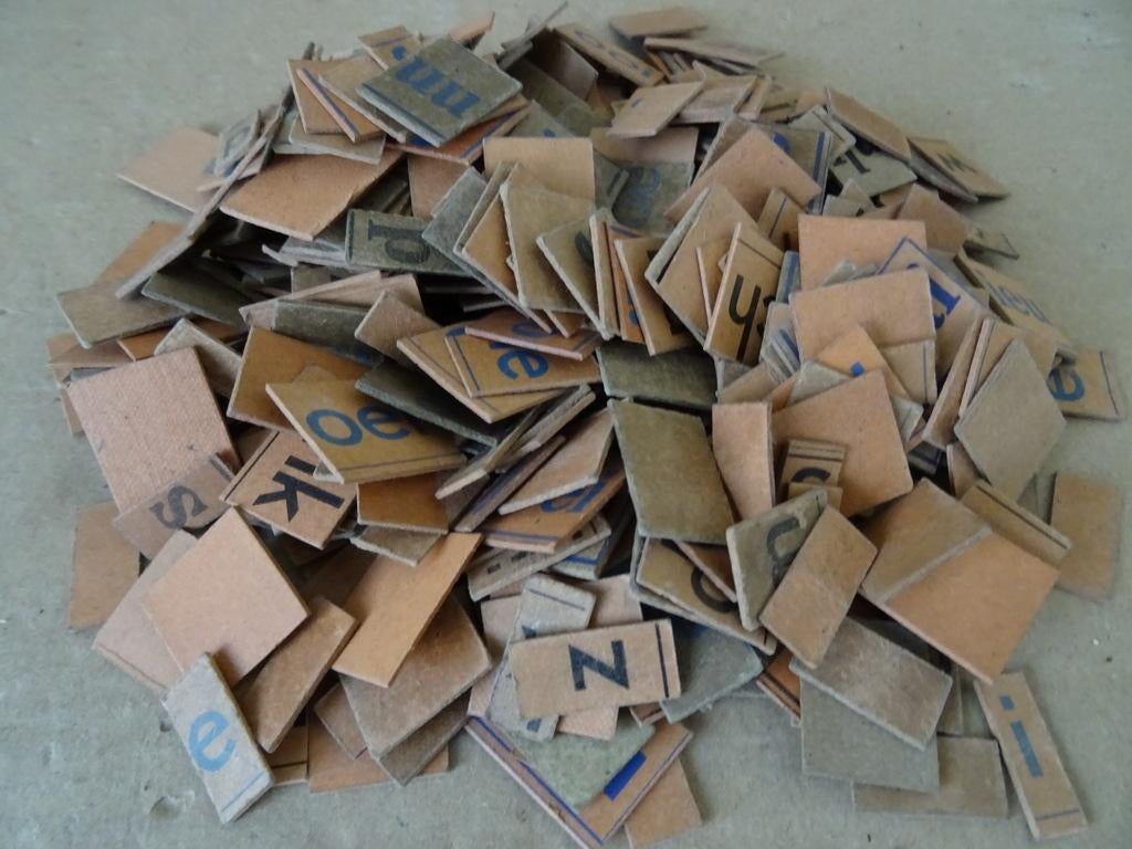Collection de lettres anciennes pour planche à lire 1960, Antiquités & Art, Curiosités & Brocante, Enlèvement ou Envoi