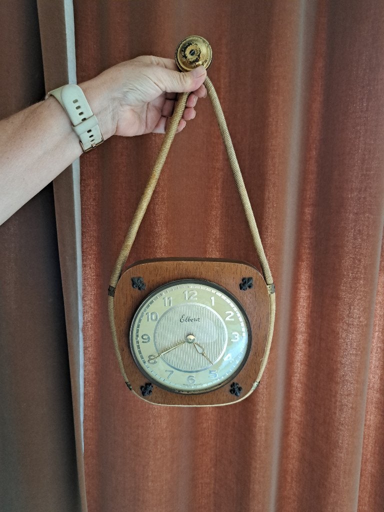 Retro hangklok Elbora, Ophalen