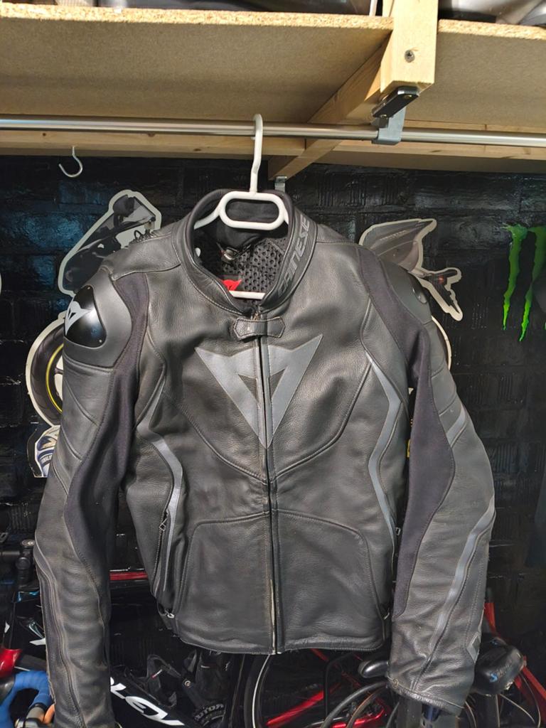 Lederen Motorvest Dainese, Motoren, Ophalen