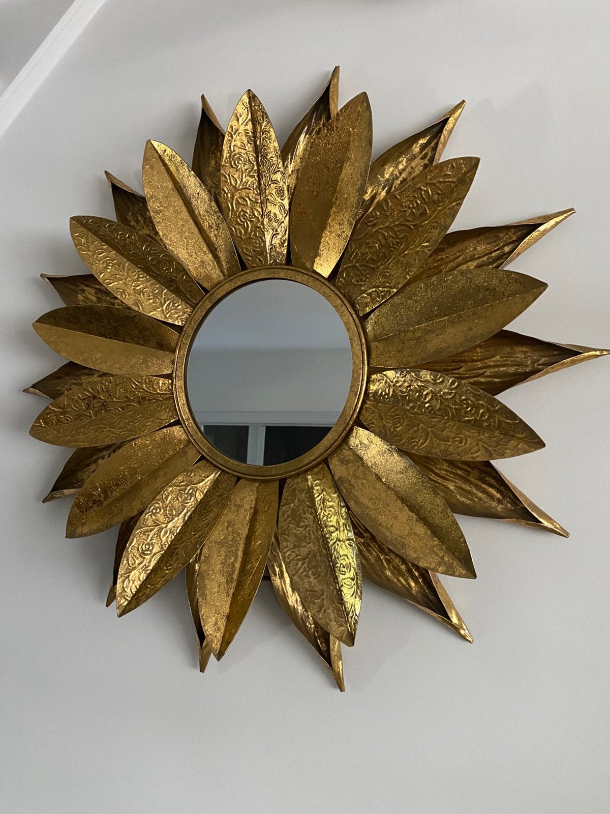 Goudkleurige Zonnespiegel / Bloemenspiegel – Metaal Vintage, Huis en Inrichting, Woonaccessoires | Spiegels, Ophalen, Zo goed als nieuw