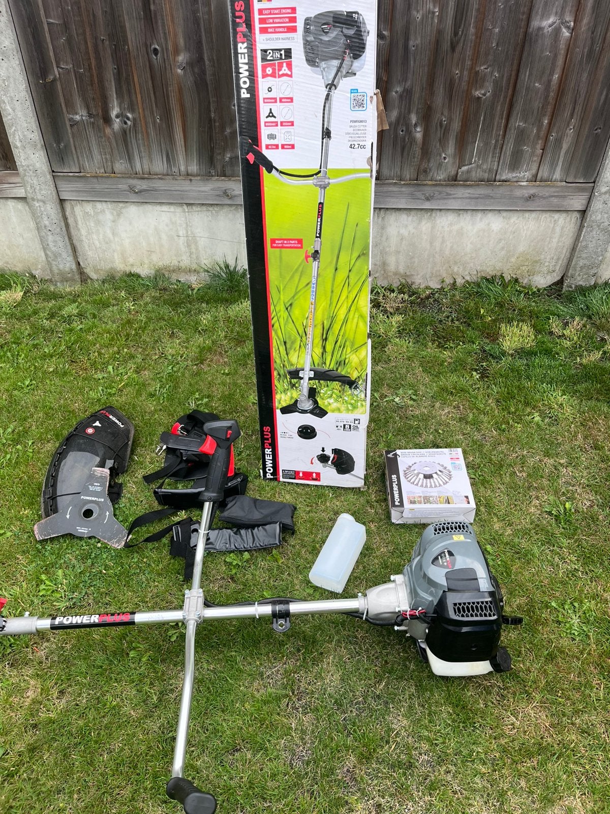 Powerplus POWEG8013 2-in-1 benzine bosmaaier en grastrimmer, Tuin en Terras, Bosmaaiers, Zo goed als nieuw, Benzine, 10 tot 30 cm
