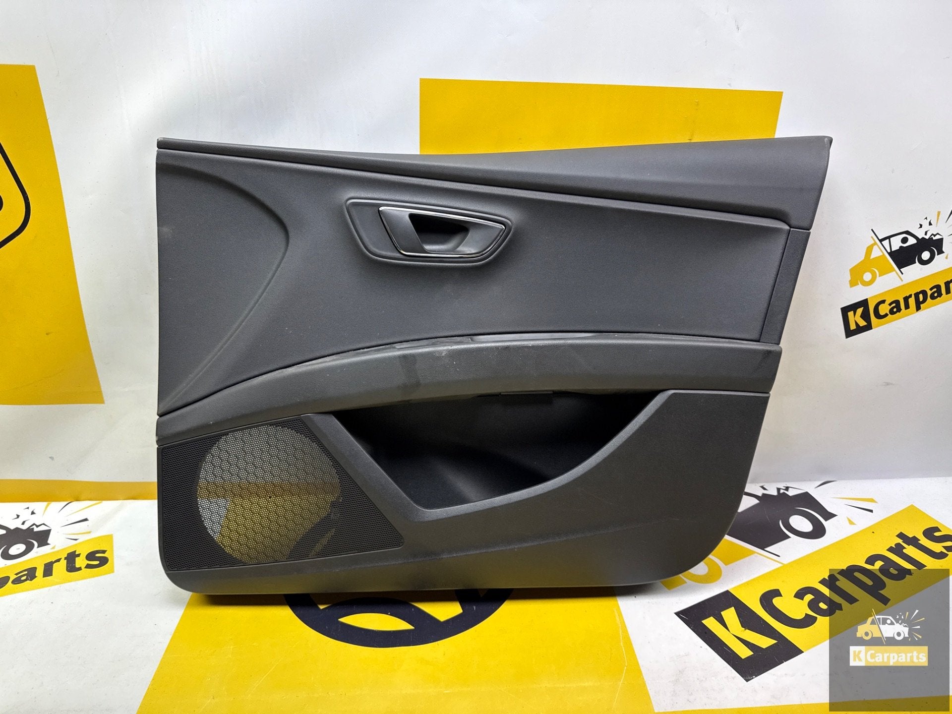 Garniture de porte avant droite Seat Leon 5F d'origine 5f486, Autovia A-2, Km 585 585
08760  Martorell, ES, SEAT S.A., Utilisé