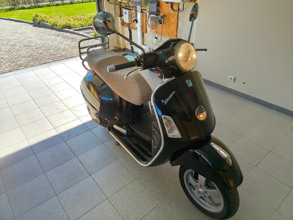Vespa GTS 125 Piaggio incl. helm, Fietsen en Brommers, Ophalen, Gebruikt, Overige modellen, 125 cc