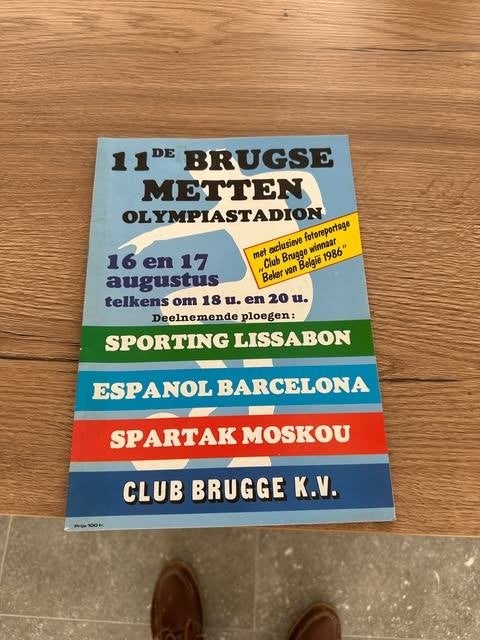 11e match entre Bruges et 1986 Espanol Barcelona Moscow, Enlèvement ou Envoi, Comme neuf, Livre ou Revue, Club Brugge