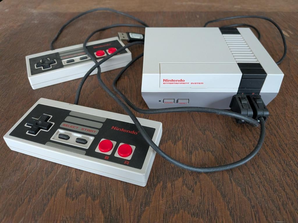 Nintendo Nes classic mini, Games en Spelcomputers, Spelcomputers | Nintendo NES, Ophalen, Zo goed als nieuw, Met 2 controllers
