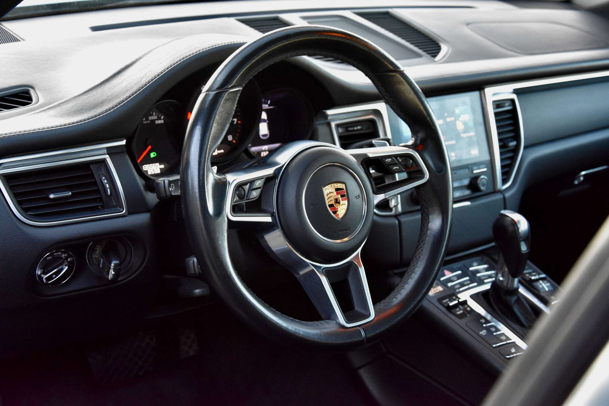 Porsche Macan Macan 2.0 Turbo PDK * PANO * SPORTUITLAAT * PD, Gebruikt, Euro 6, 4 cilinders, 1984 cc