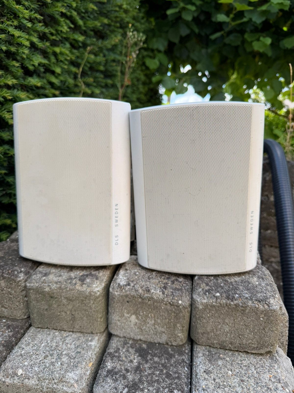 DLS buitenspeakers MB5i met originele ophangbeugels erbij., Ophalen, Zo goed als nieuw