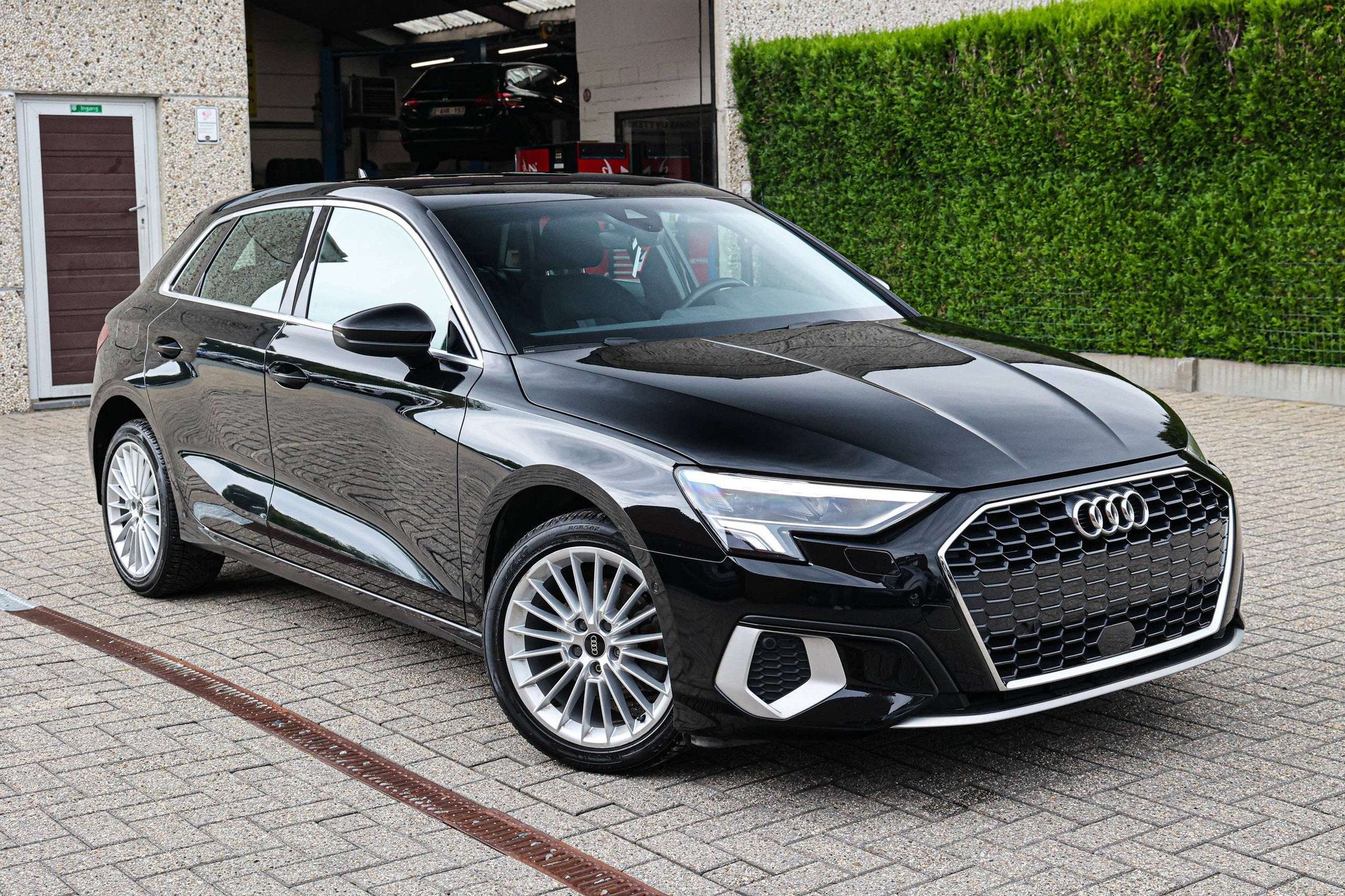 Audi A3 ADVANCED-UITVOERING*150PK*1500CC*AUTOMAAT*FULL-LED-K, Auto's, Stof, 4 cilinders, Zwart, Bedrijf