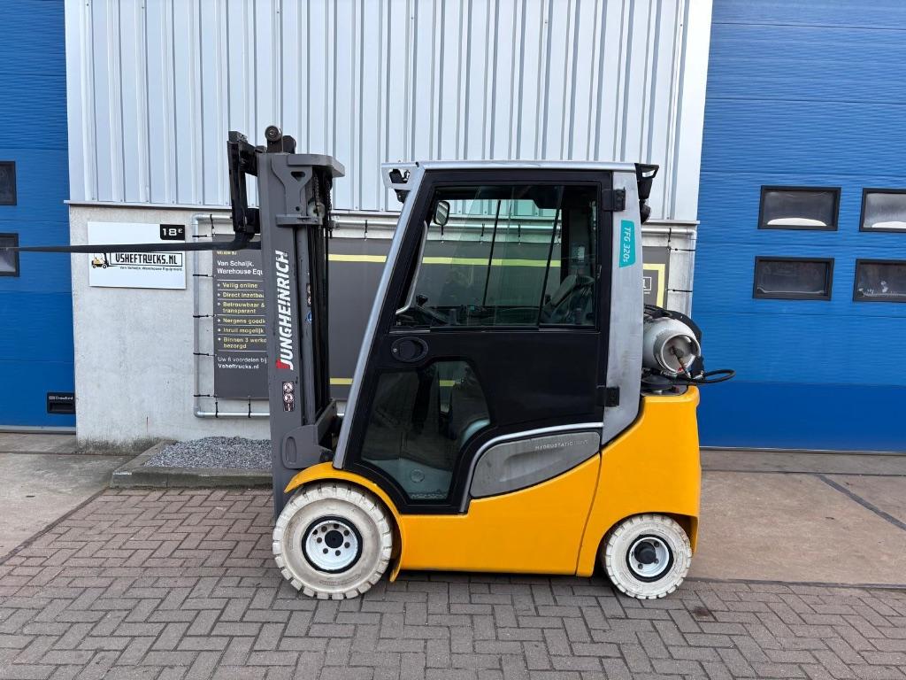 VS-22729 LPG container heftruck Jungheinrich TFG320