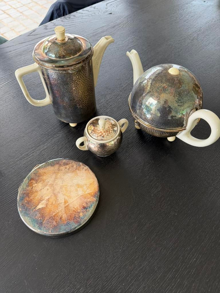 Zeldzame set thee & koffie, Enlèvement