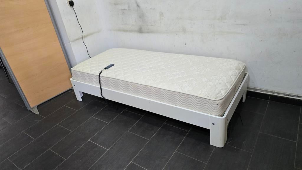 wit elektrisch auping bed met speciaal matras p, Huis en Inrichting, Slaapkamer | Slaapbanken, Wit