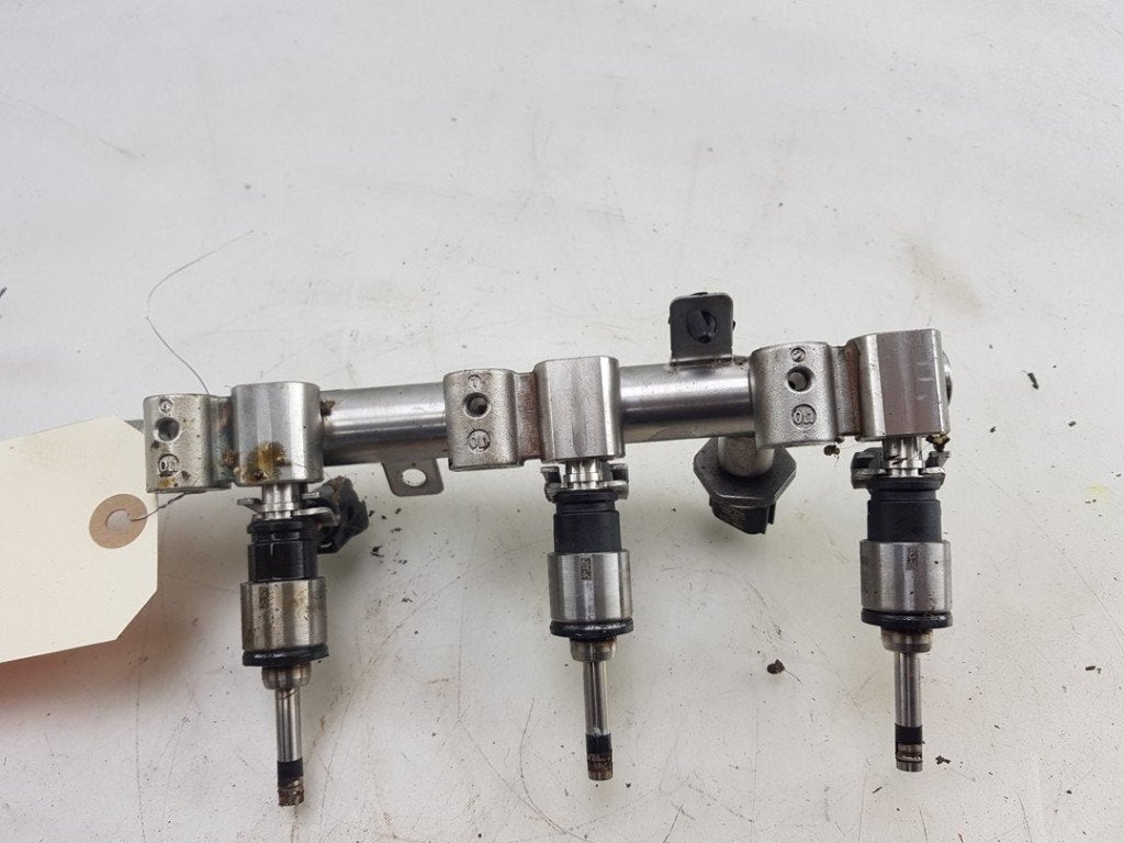 INJECTOR BRANDSTOF Hyundai i20 (BC3) (|3531007100|), Hyundai Motor Deutschland GmbH, Gebruikt, Kaiserleipromenade 5
63067  Offenbach am Main, DE