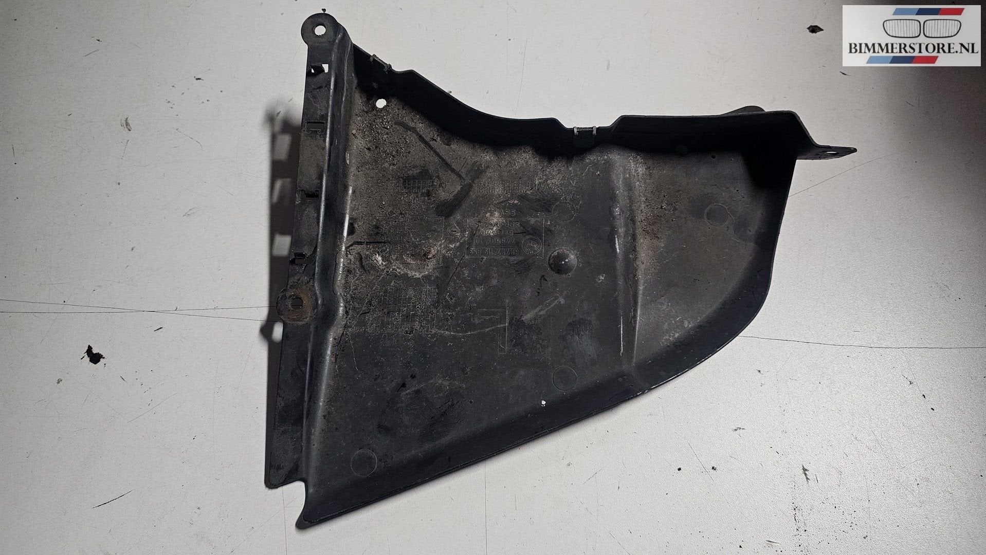 Bodemplaat hoek onderste deel voorkant links BMW 5 serie E60, -, Origine de la pièce connue, Utilisé, -