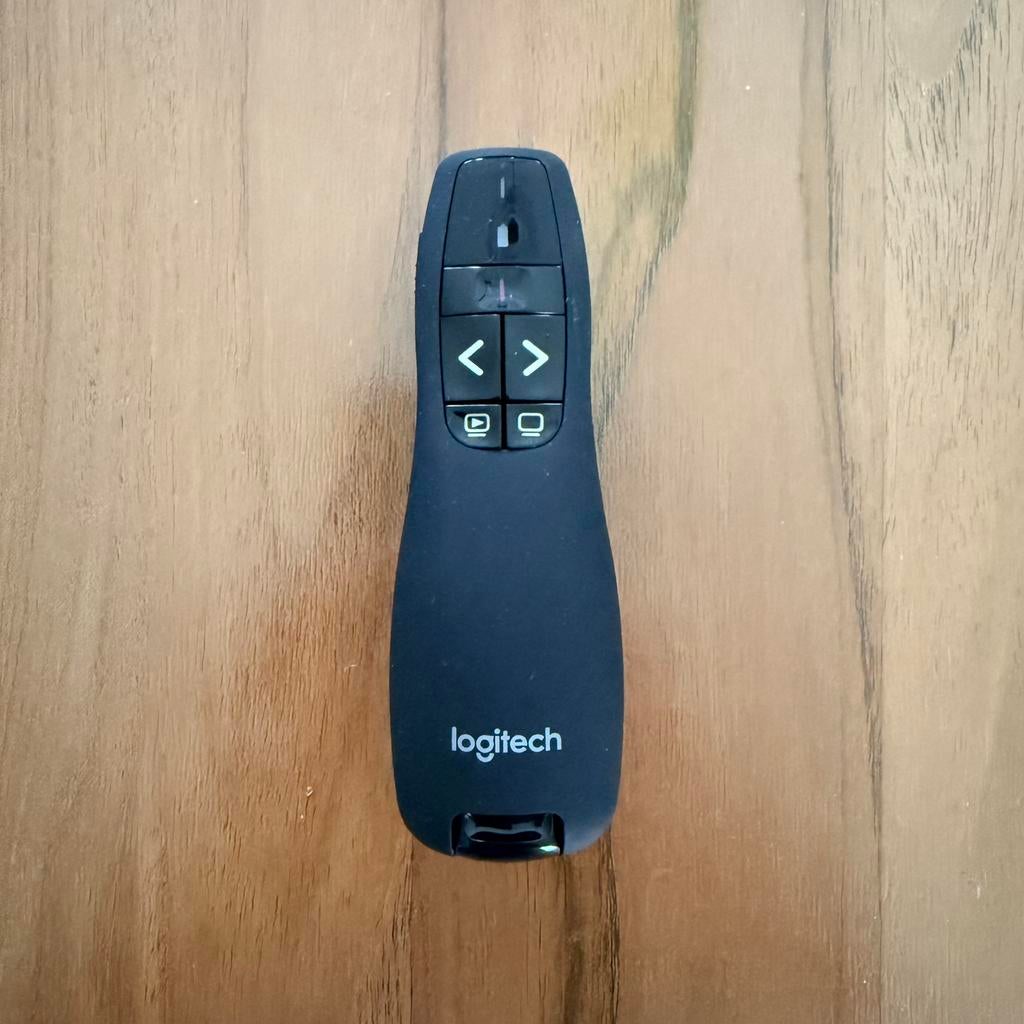Présentateur Logitech R400, Informatique & Logiciels, Pointeurs de présentation, Enlèvement ou Envoi, Comme neuf