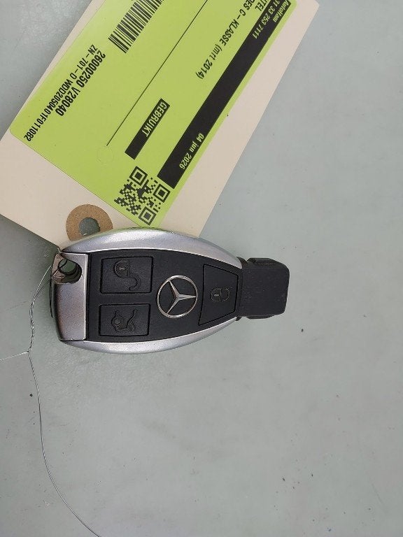 CLE Mercedes-Benz C (W205) (|A2229051910|A2229055008|), Autos : Pièces & Accessoires, Mercedes-Benz, Utilisé, Dialog.mb@mercedes-benz.com