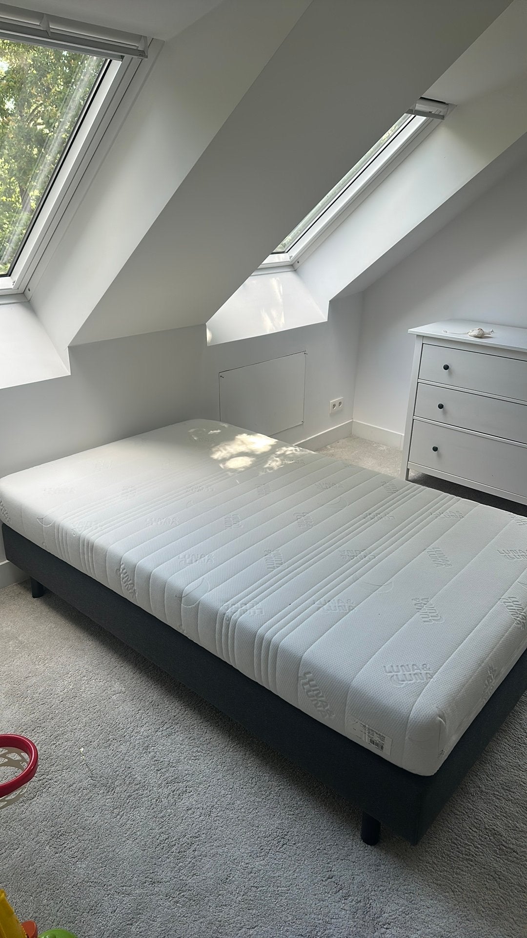 Bed met matras 120 x 200 - twijfelaar, Huis en Inrichting, Ophalen, Zo goed als nieuw, Twijfelaar, Grijs