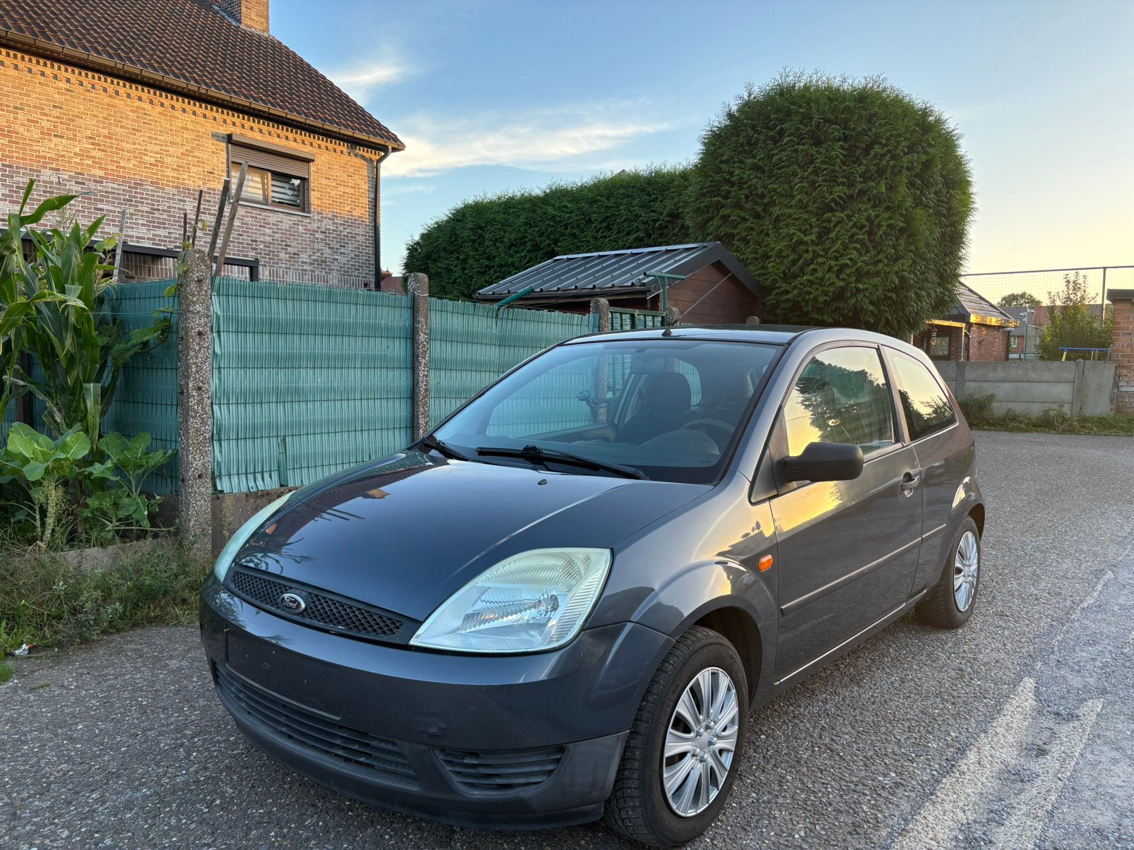 Ford fiesta benzine 2004 1.3, Autos, Argent ou Gris, Achat, Boîte manuelle, Particulier