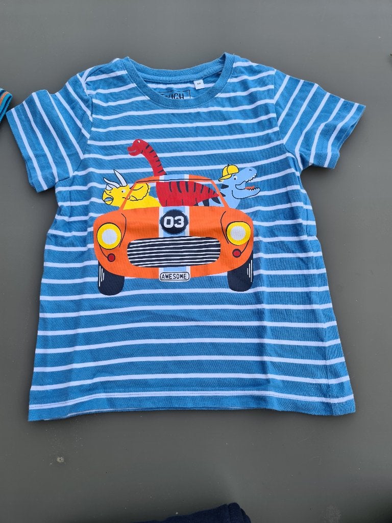 wit-blauw gestreept t-shirt met auto, CA, 110, Kinderen en Baby's, Kinderkleding | Maat 110, Ophalen, Zo goed als nieuw