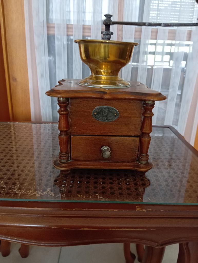 Oude koffiemolen, Enlèvement