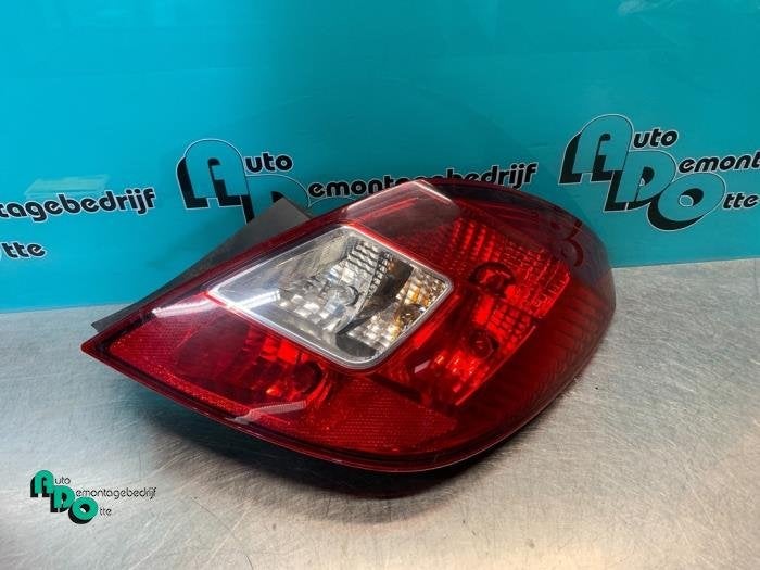 Achterlicht rechts van een Opel Corsa (Corsa D 07-), Gebruikt, -, -, Opel