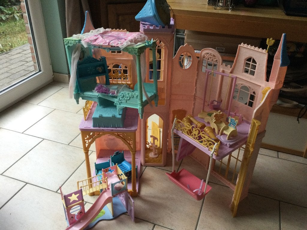 CHATEAU BARBIE + DIVERS ACCESSOIRES, Antiquités & Art, Antiquités | Autres Antiquités, Enlèvement
