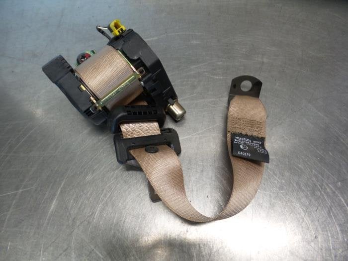 Ceinture de sécurité arrière gauche d'un Mercedes ML-Klas, Autos : Pièces & Accessoires, Habitacle & Garnissage, Mercedes-Benz