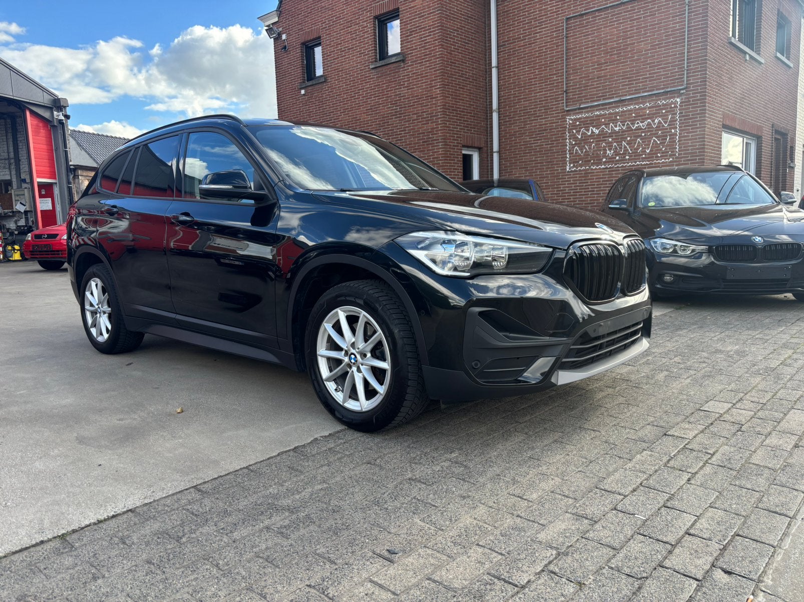 BMW X1 15 i garantie , pano-dak, Auto's, Stof, Lichtsensor, Euro 6, Zwart