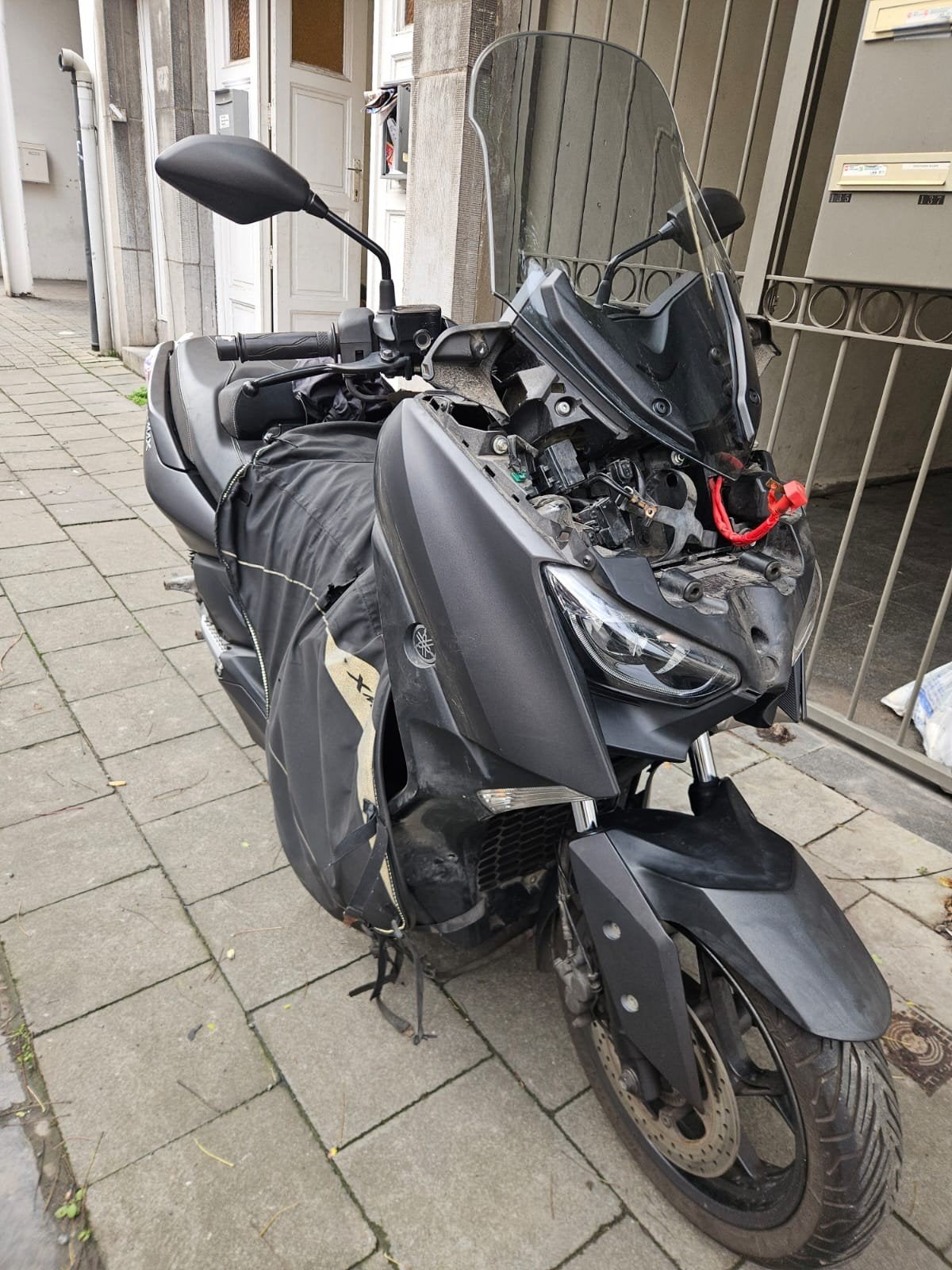 pieces xmax 125 250 300 400, Motos, Enlèvement ou Envoi