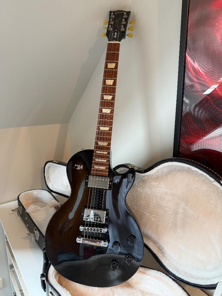 Gibson Les Paul Studio 2012 noire – état proche du neuf, Musique & Instruments, Instruments à corde | Guitares | Électriques, Enlèvement