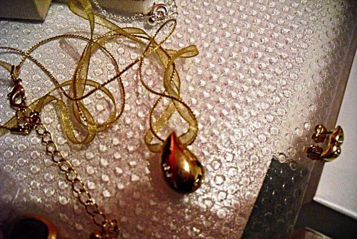 AVON : Parure fine et élégante , pour jeunes, Bijoux, Sacs & Beauté, Enlèvement ou Envoi, Neuf, Or, Autres matériaux