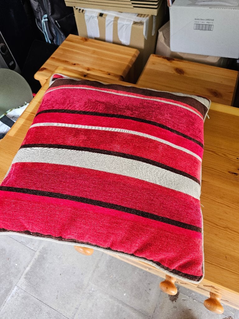 COUSSIN ROUGE, Rouge, Coussin décoratif, Enlèvement, Carré