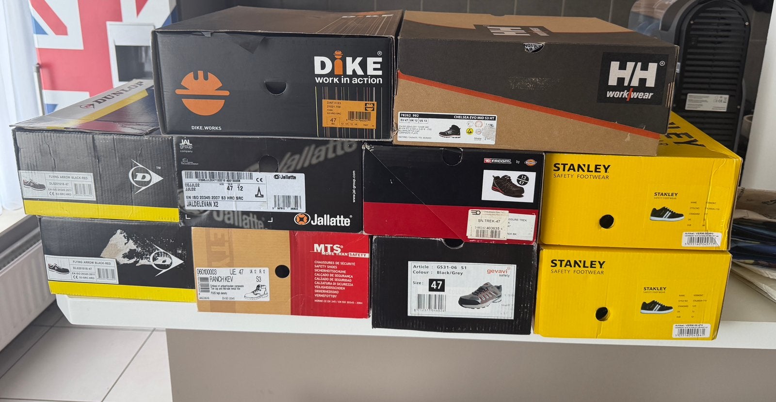 Lots de 10 paires de chaussures de sécurité t47 neuve, Bricolage & Construction, Enlèvement, Neuf