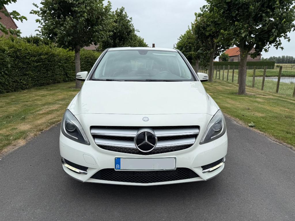 Mercedes Benz B 180 Benzine EURO 6* LED * GPS * XENON, Auto's, Euro 6, Wit, Bedrijf, Dealer onderhouden