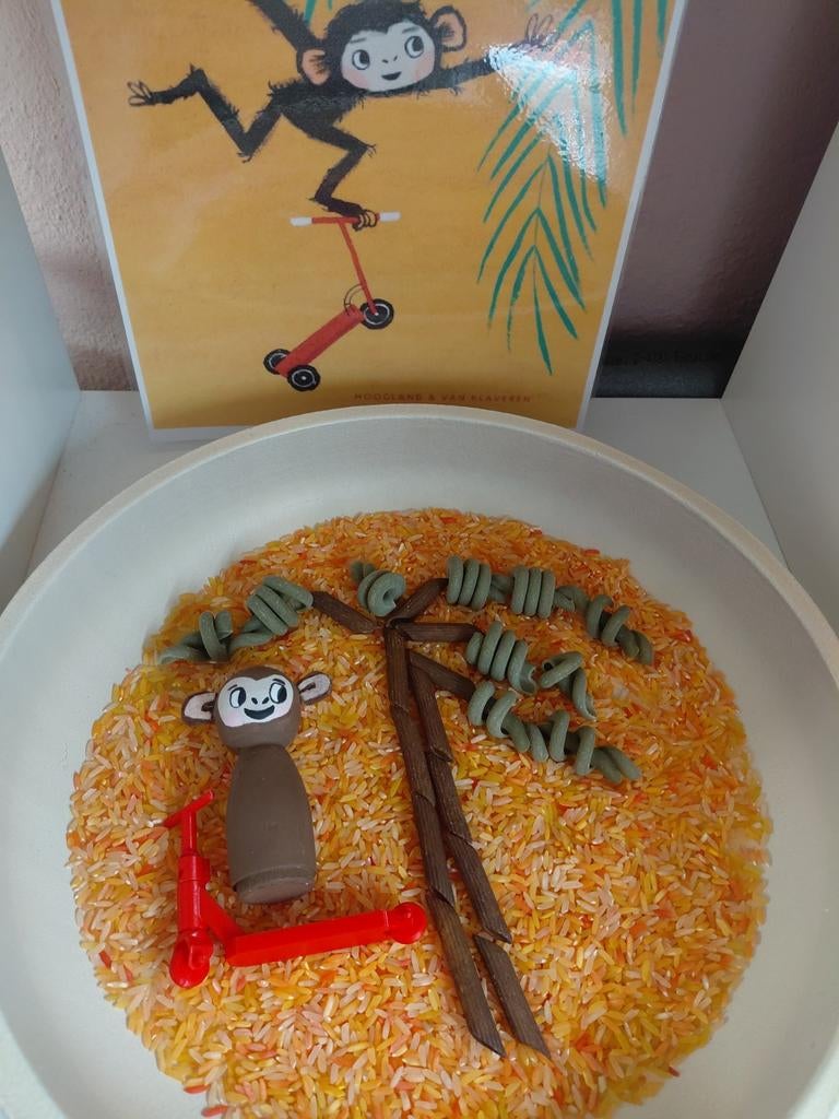 Petit singe avec set de jeu sensoriel Pegdoll, Enlèvement ou Envoi
