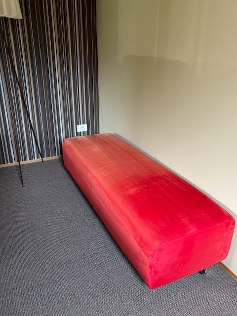 Zitbank - poef 160 x 50 x 50 - Rood, Huis en Inrichting, Ophalen, Gebruikt, 125 cm of meer, Modern - Design