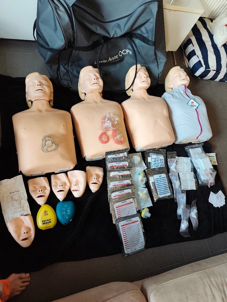 Reanimatie poppen+ toebehoren, Ophalen, Zo goed als nieuw