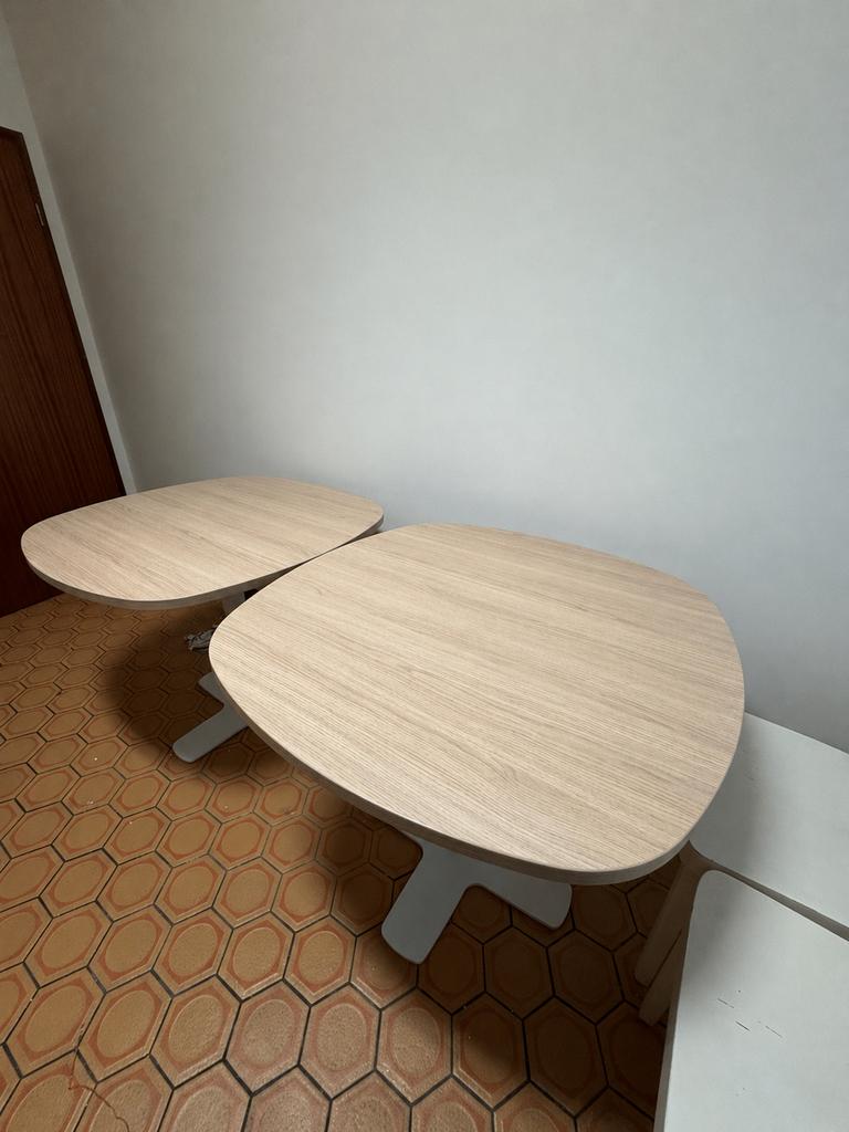Set van 2 eettafels — licht eiken / wit onderstel, Enlèvement, Comme neuf