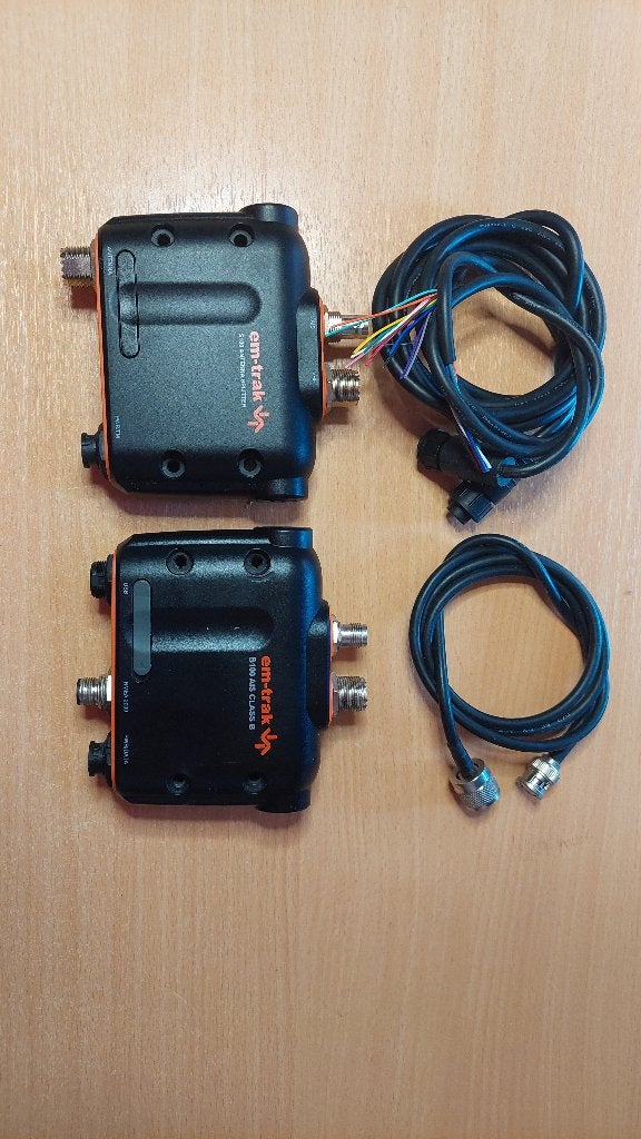em-track transponder B100 AIS  + S100 antenne splitter, Ophalen, Zo goed als nieuw, Communicatie