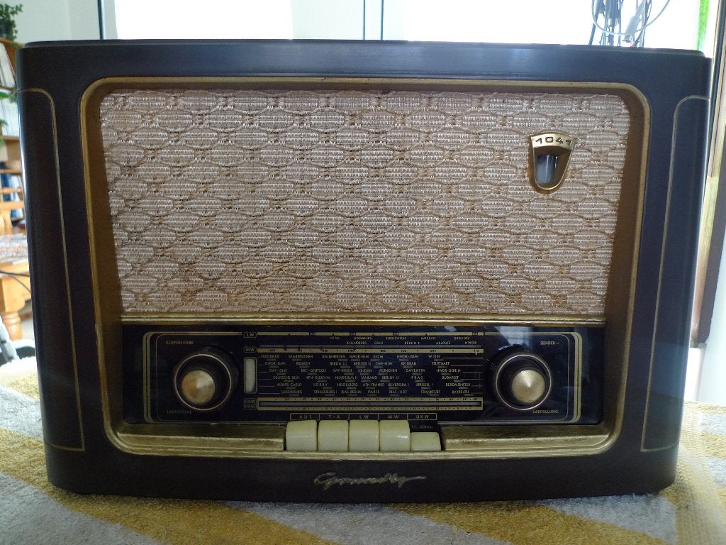 Radio Grundig type 1041W bakélite, Enlèvement