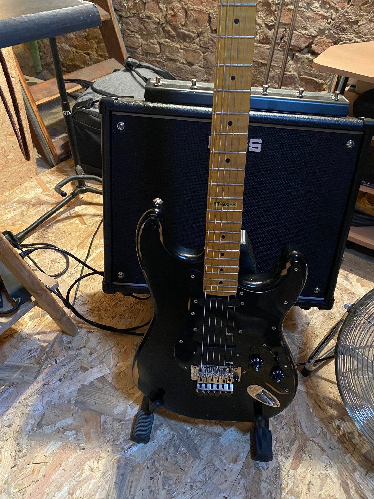 Ltd 203fr avec amplis et housse, Musique & Instruments, Instruments à corde | Guitares | Électriques, Fender, Enlèvement, Solid body